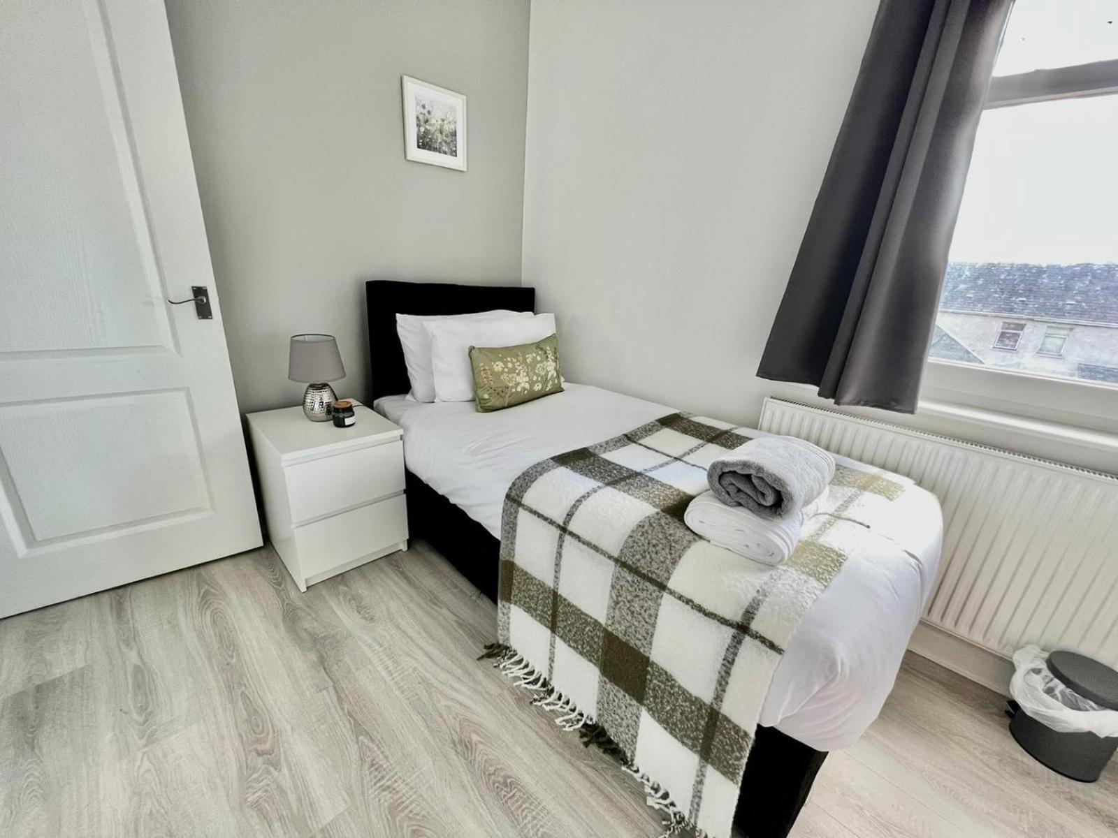 Executive 3 Bedroom Port Talbot Town Centre Margam Sleeps 7 Esterno foto