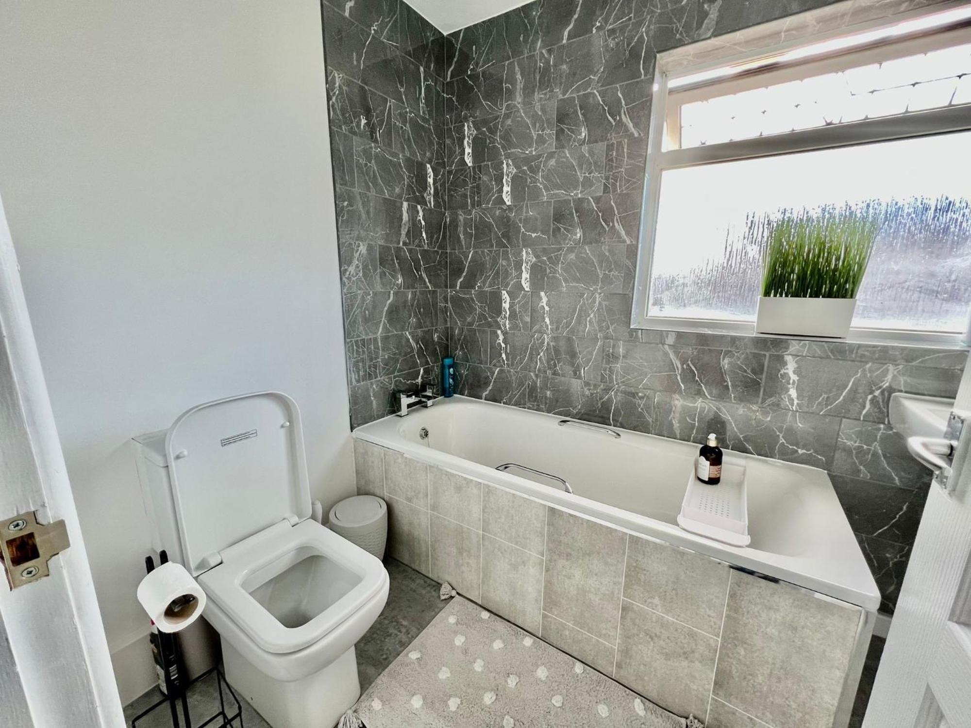 Executive 3 Bedroom Port Talbot Town Centre Margam Sleeps 7 Esterno foto