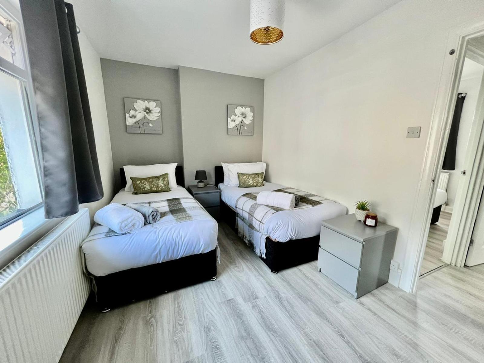 Executive 3 Bedroom Port Talbot Town Centre Margam Sleeps 7 Camera foto